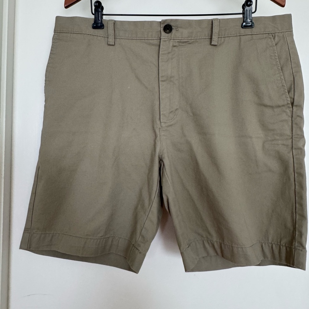 Amazon Essentials Men's Khaki Flat Front Shorts